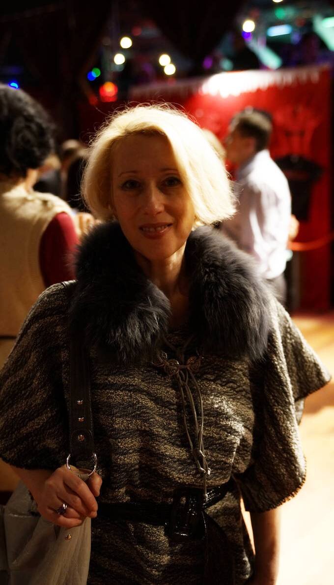 Туника со съёмным меховым воротником.