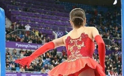 На фото олимпийская чемпионка Алина Загитова фото https://www.instagram.com/p/B360_47oM1w/