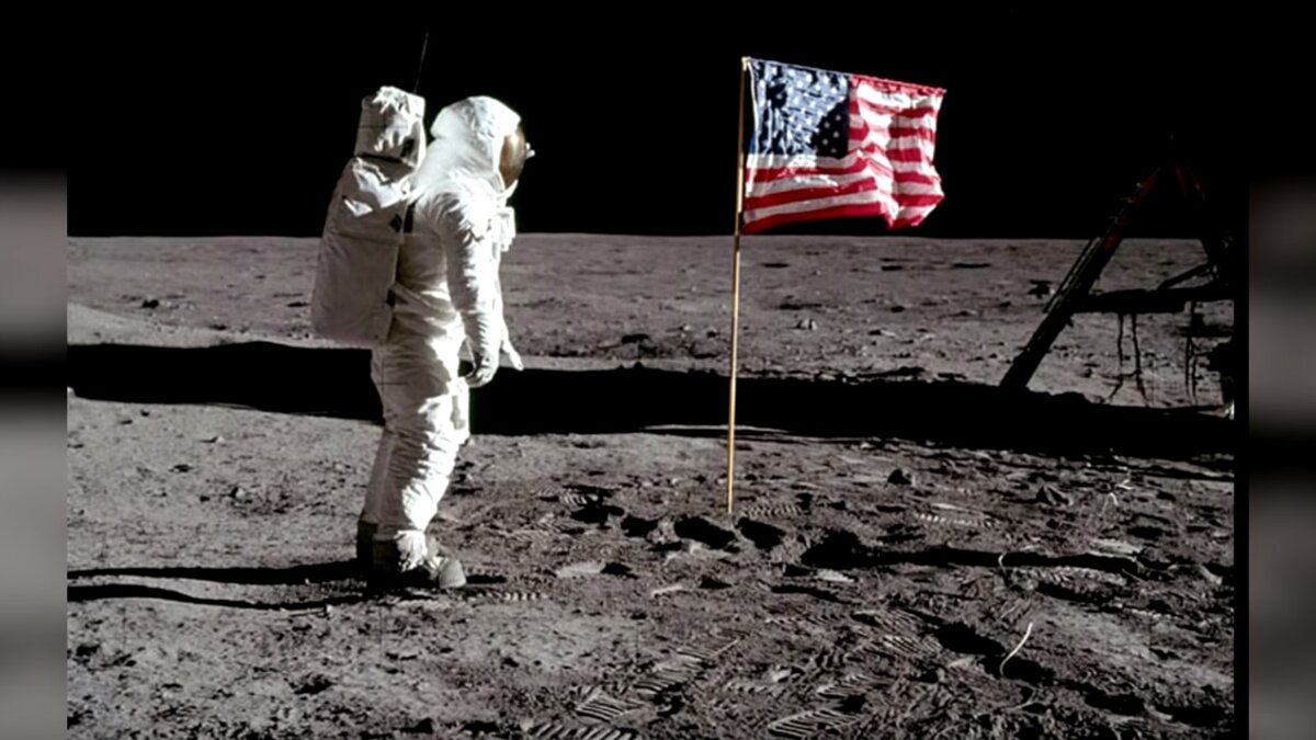 первым делом флаг.