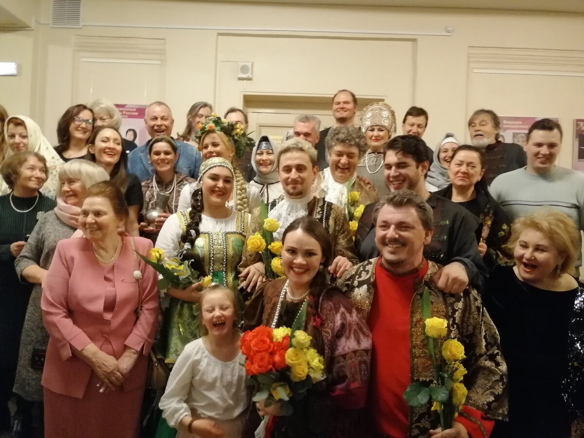 Творческий коллектив оперы "Царская невеста" и Полина Шамаева (в центре) в Тульской филармонии. Фото Светы Давыдовой
