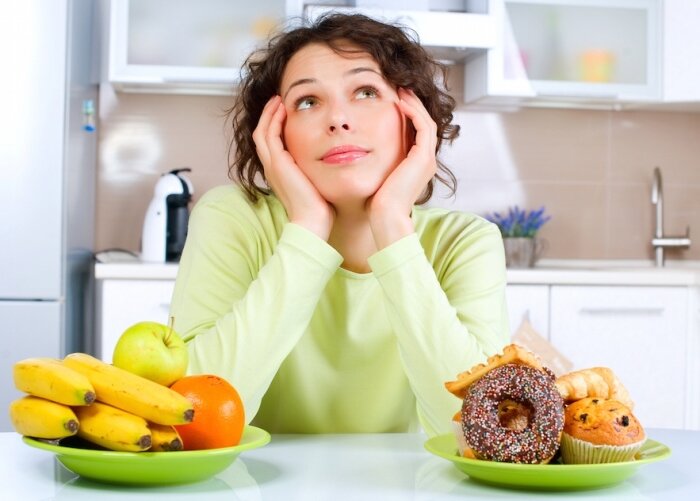  
Самые стойкие мифы про похудение.
Множество людей хотят сбросить вес. Неудивительно, что вокруг этого процесса образовалось множество мифов и ложных убеждений. Приведем примеры самых распространенных мифов, с которыми наверняка сталкивается каждый, кто когда-либо пробовал похудеть.
