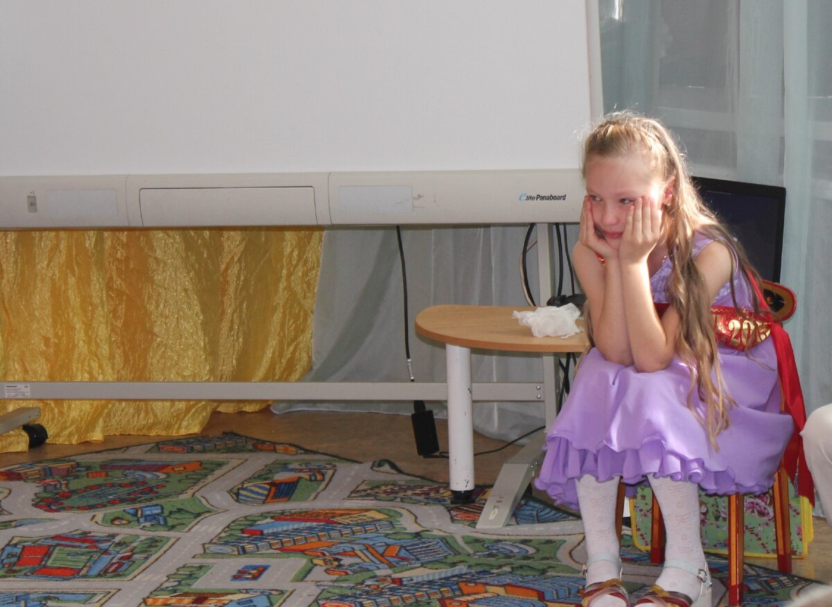 Даже выпускникам не всегда удаётся сдержать слёзы