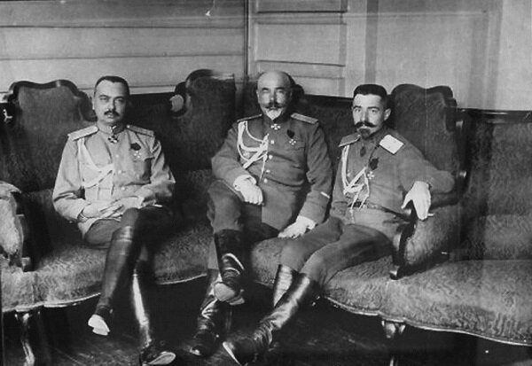Генералы Я.Д. Юзефович, А.И. Деникин, С.Л. Марков. Период Гражданской Войны. Фото взято:https://rusk.ru/