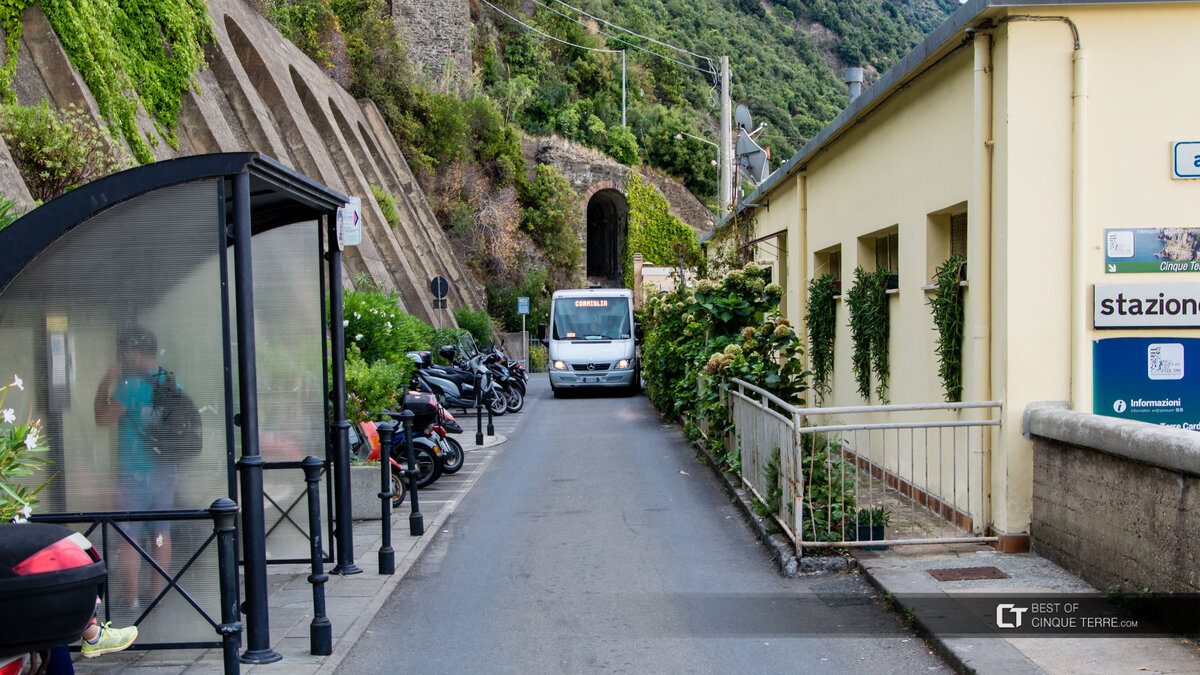 Рисунок 2 – Остановка на подъем в  старый город (источник https://www.bestofcinqueterre.com/ru/)
