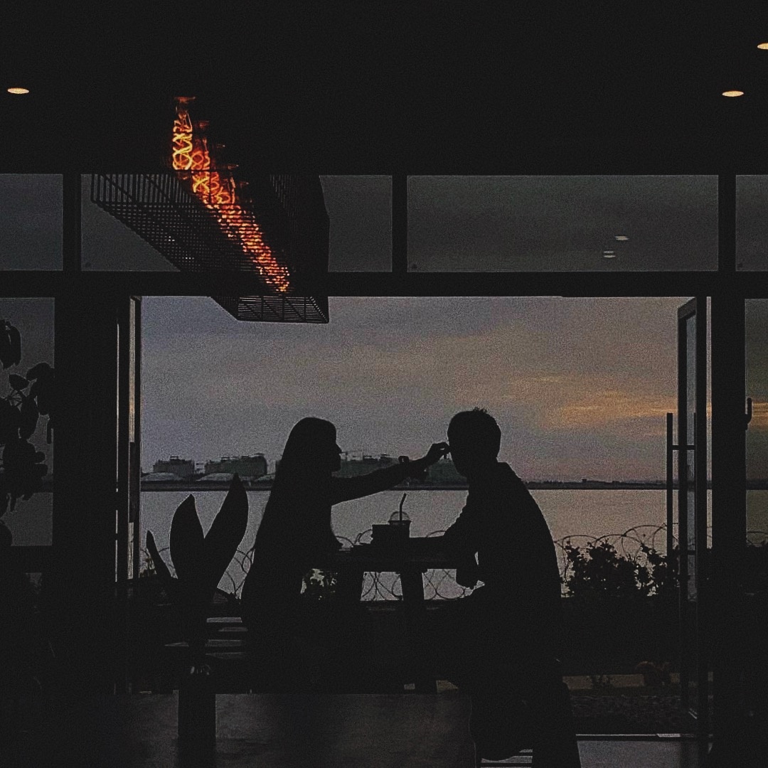 Так ты все же хочешь его обнять или просто отпустить?