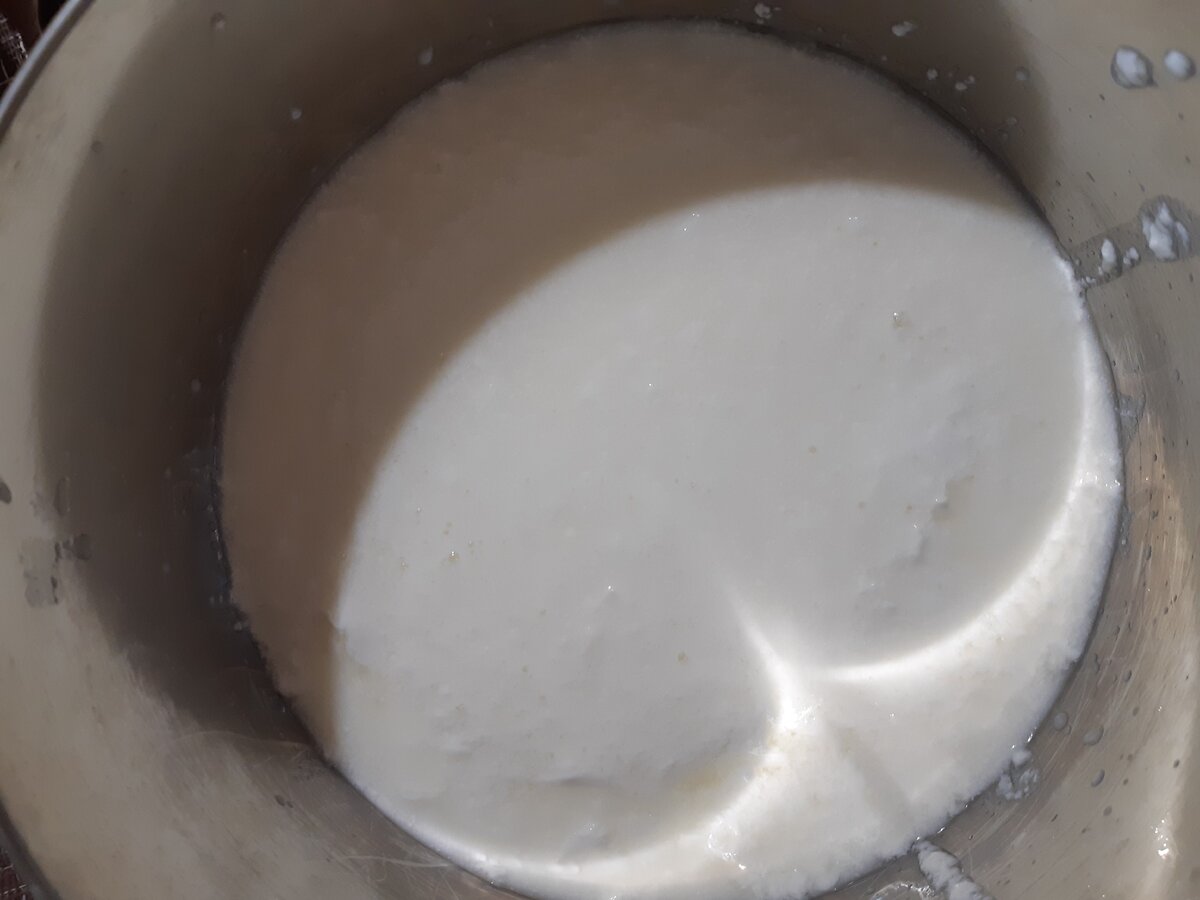 Берём 400 мл. кефира.