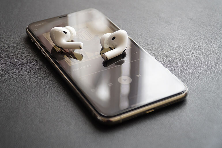 AirPods Pro и iPhone 11 Pro 