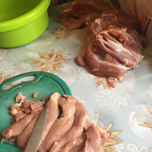 Полоски должны быть не толще сантиметра.