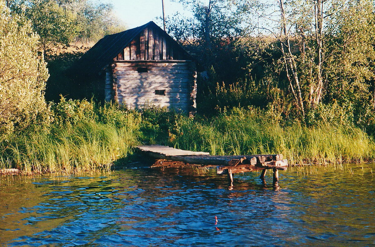 Банька "по-чёрному" на Еглинском озере, в которой мы парились, когда приезжали сюда к нашим родственникам.