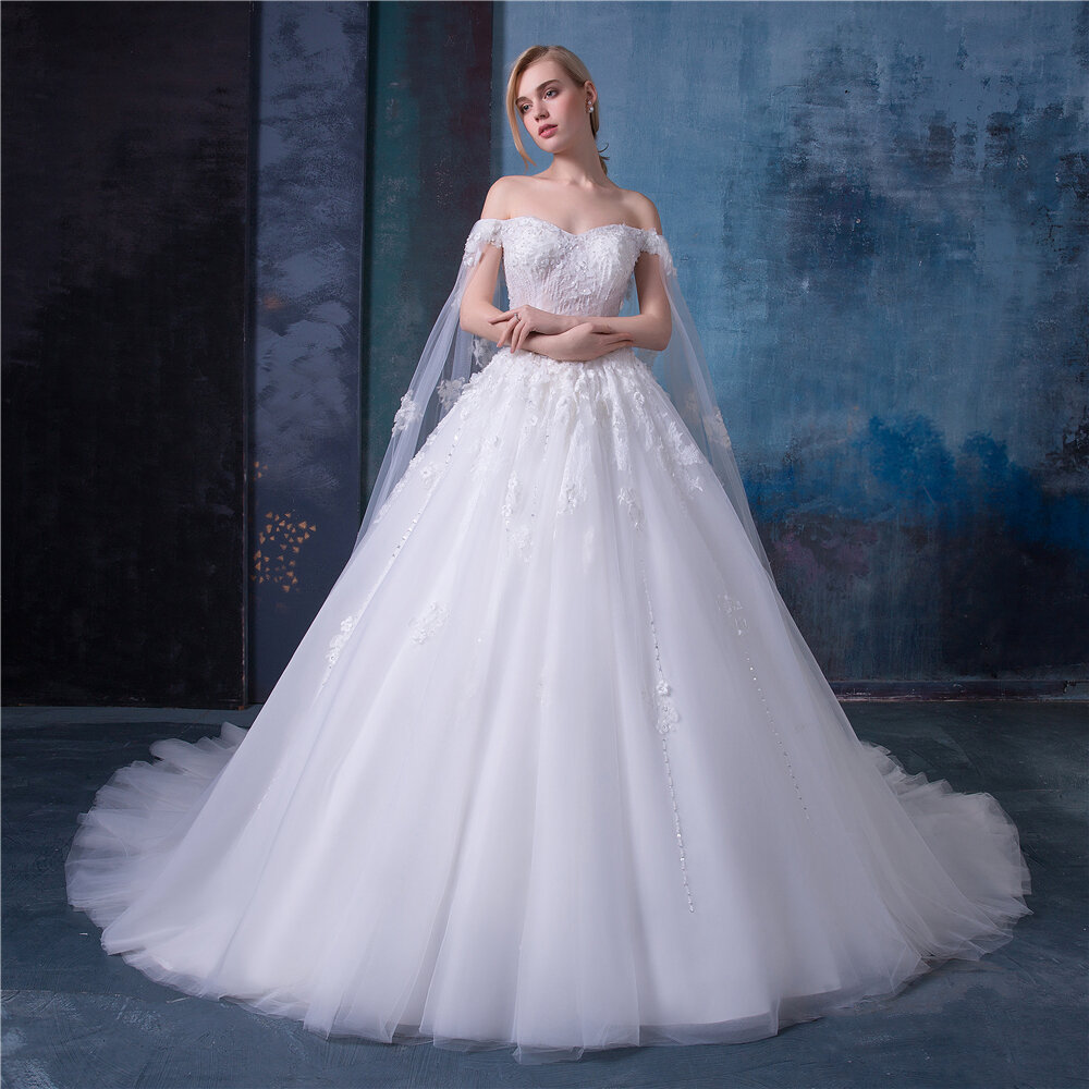 Автора не нашла. Но очень нежно. Фото из открытых источников.