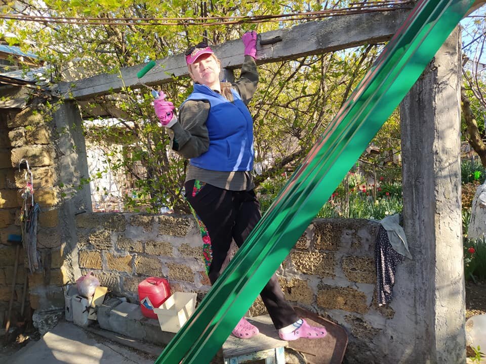 Крашу балки