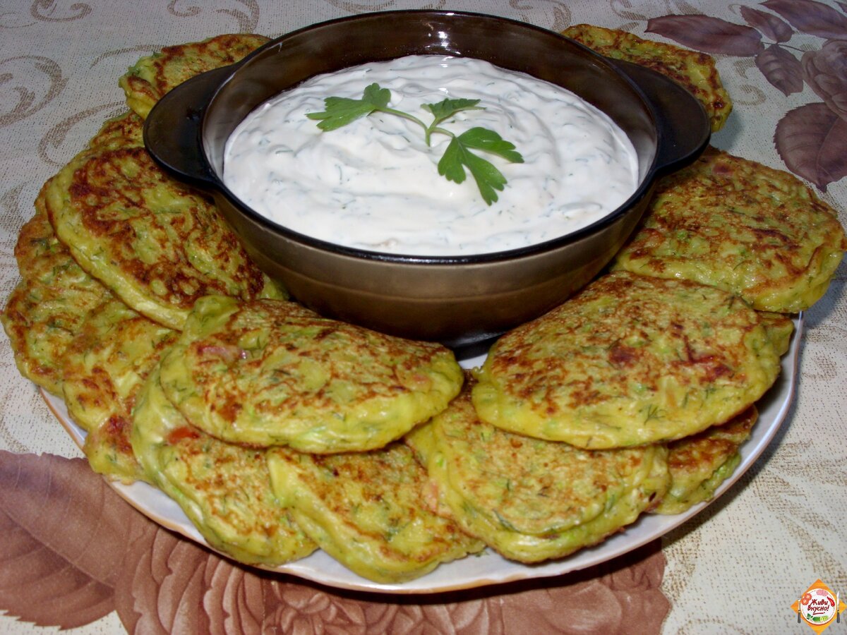 Кабачковые оладьи с творогом