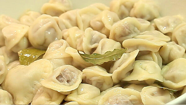 http://jenskiesoveti.ru/recepty/pelmeni-v-domashnix-usloviyax.html