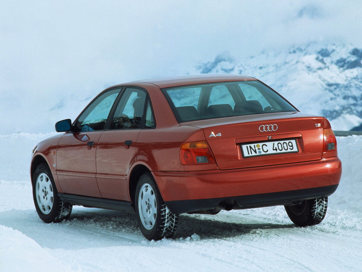   Премьера Ауди А4 Б5 прошла в 1994 году. Новый автомобиль был доступен для потребителей исключительно в версии с кузовом седан.-1-2