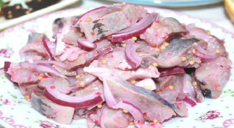 Две закуски и салат из обычной сельди – бюджетно, быстро и очень вкусно 