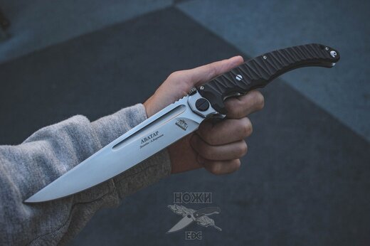 Общая длина, мм:315; Длина клинка, мм:148; Толщина клинка, мм:4; Материал клинка:D2; Материал рукояти:G10; Осевой узел: Шайбы; Карманная клипса.Темлячное отверстие.Нейлоновый чехол в комплекте.