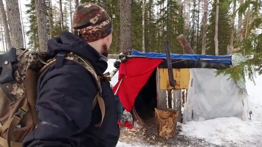 Нашел жилище отшельника. Странная находка в лесу. Балаган в тайге. Лыжный поход в лес.