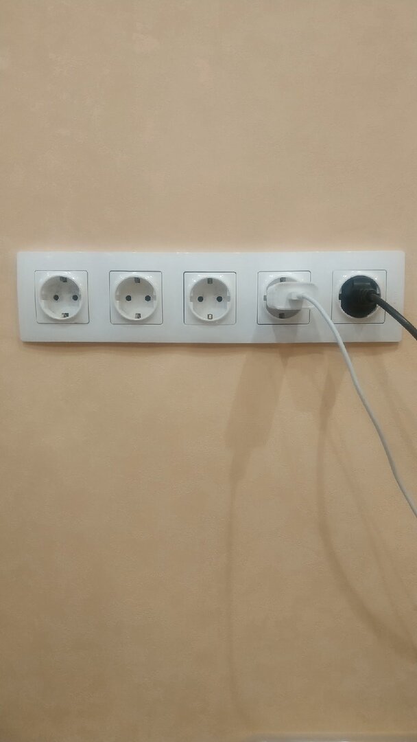 Обычная розетка на 220В