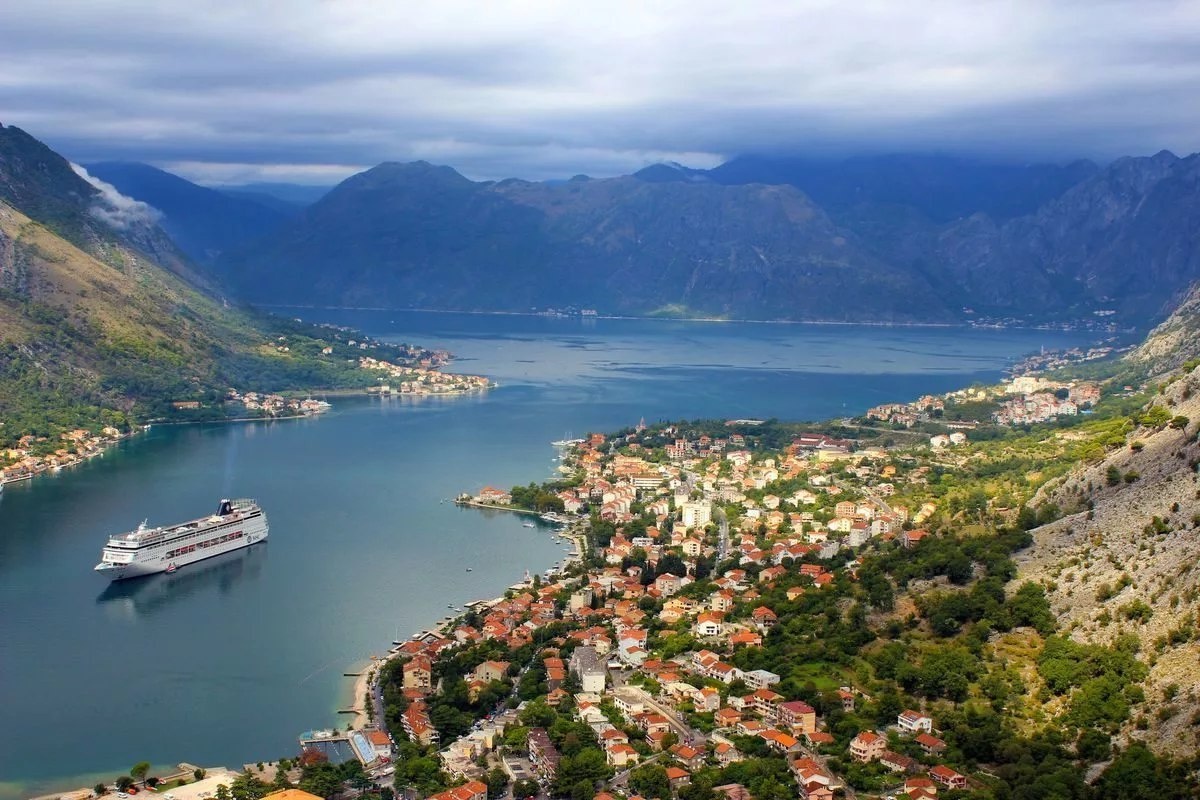 Гостеприимство – характерная особенность черногорцев.Если вы придёте в частный дом - вам почти наверняка предложат стаканчик ракии.