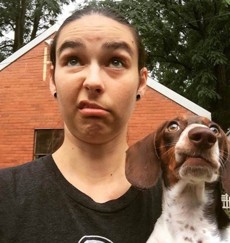 Собака с хозяйкой