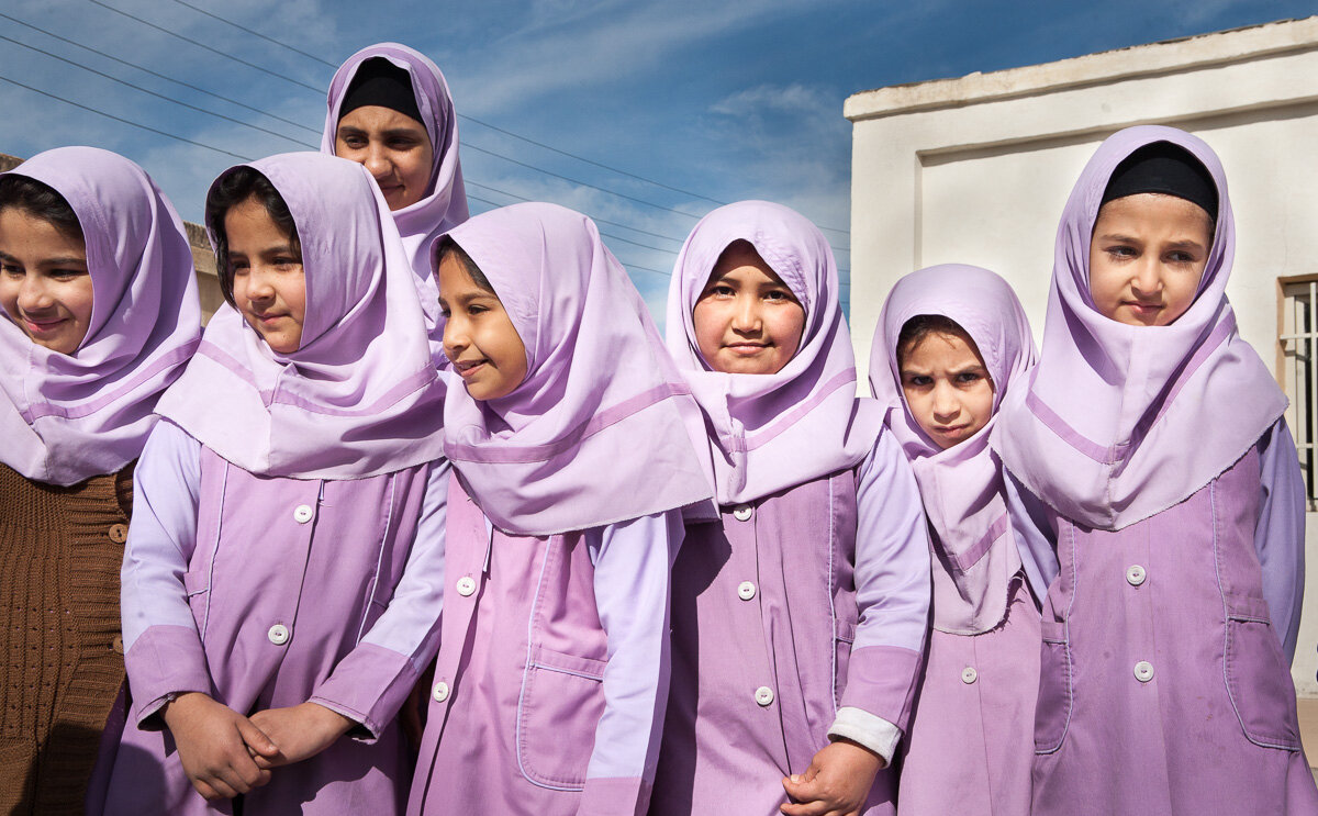 Хеджаб. Школы в Иране. Школьная форма в Иране. Иранская Школьная форма. Мусульманская Школьная форма для девочек.