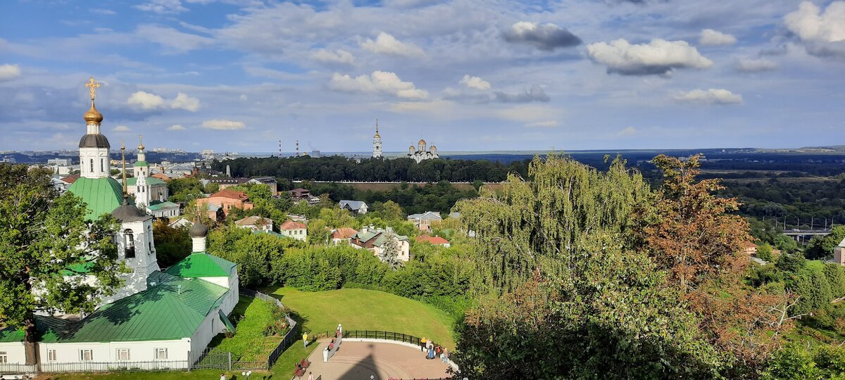 Вид с колокольни на город (правда, летний, но зимний не менее хорош), фото Сергея Морозова