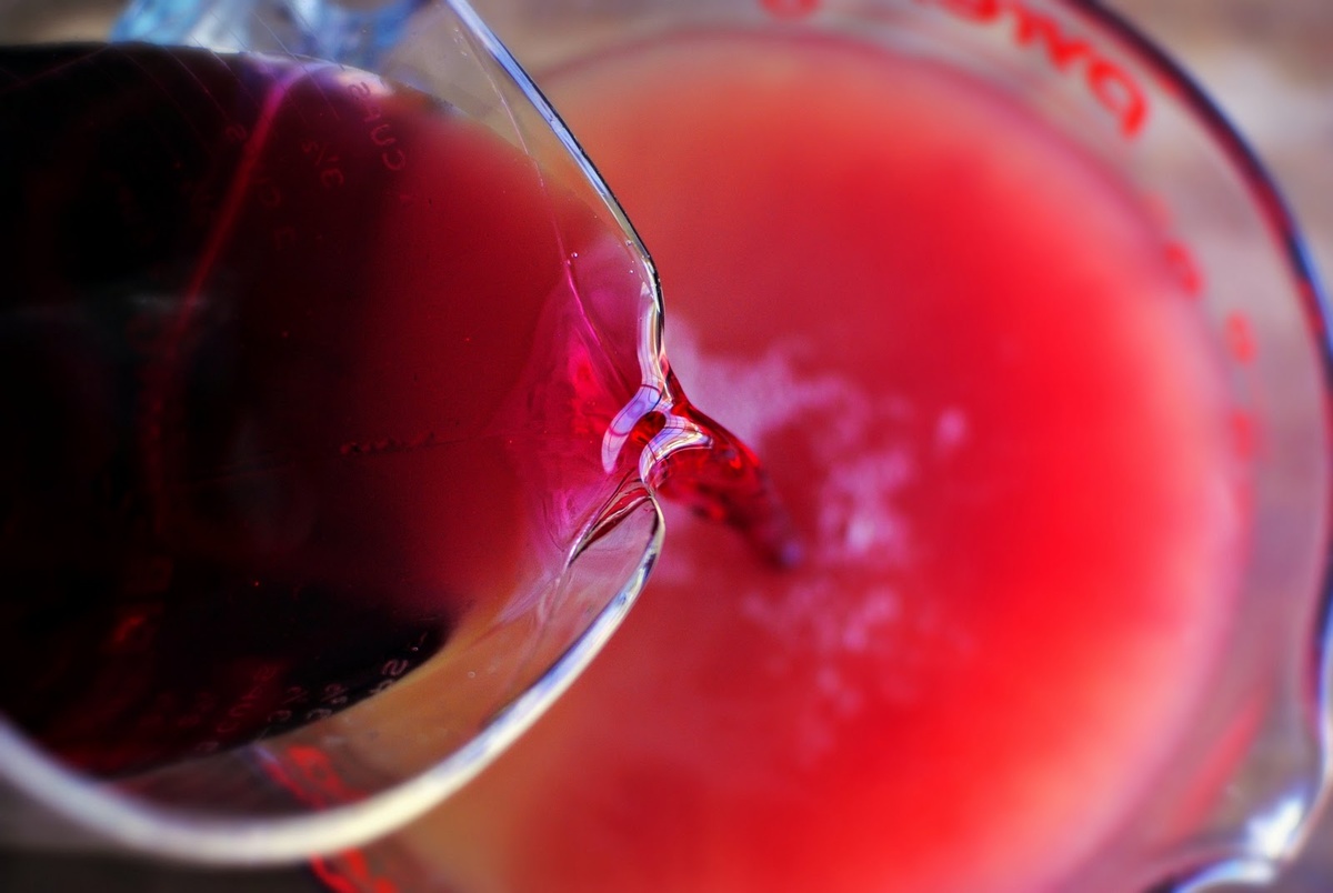 Смешивание пунша,источник;https://4.bp.blogspot.com/-9vo3D9lCC5c/Tug9MxYb0SI/AAAAAAAAM8A/RWH-6TgILBE/s1600/6509059851_94e4d00f9c_o.jpg