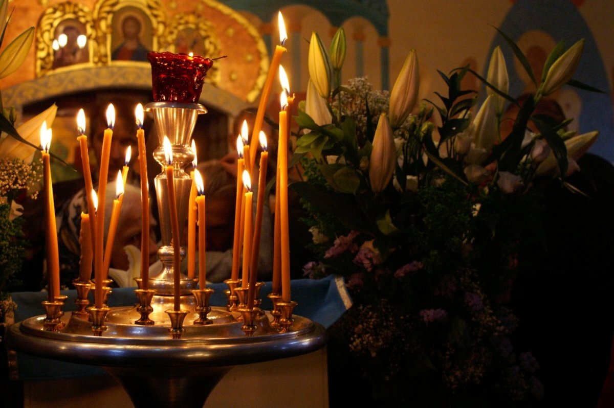 Свеча в православном храме
