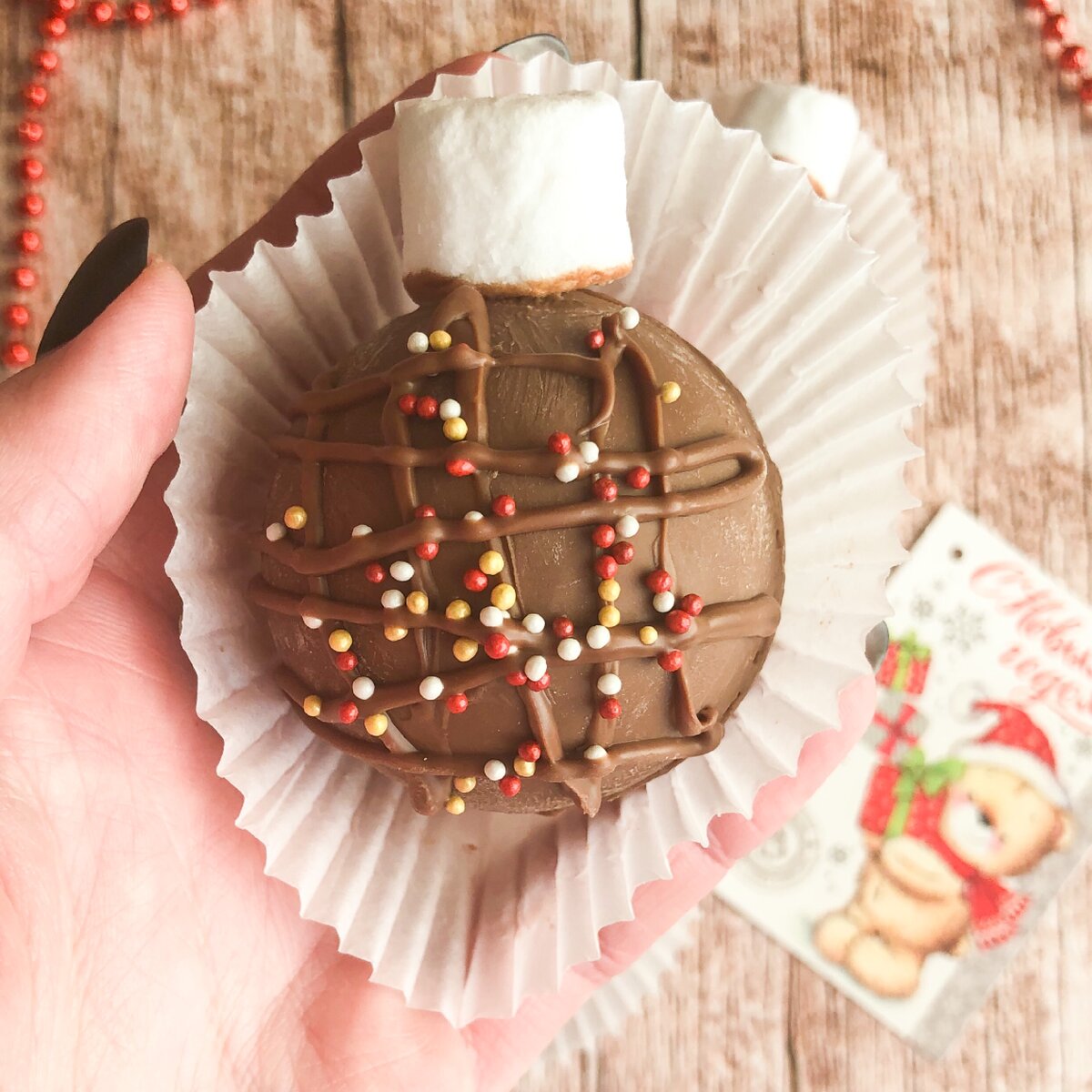 Шарик из молочного шоколада с маршмеллоу 