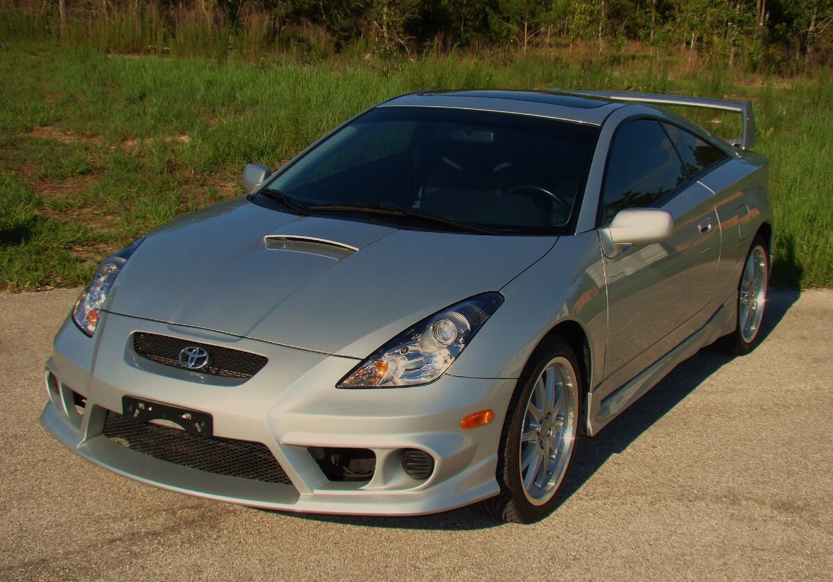 На фото Toyota celica 7 поколения до рестайлинга 