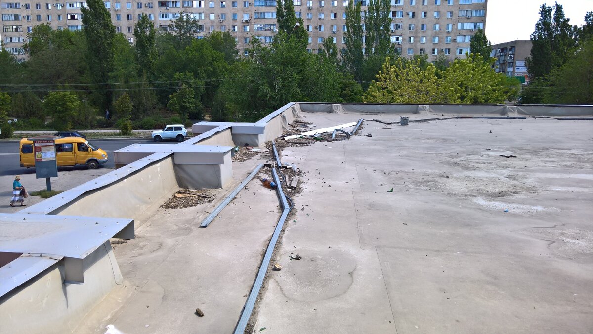 Видны места скоплений луж.