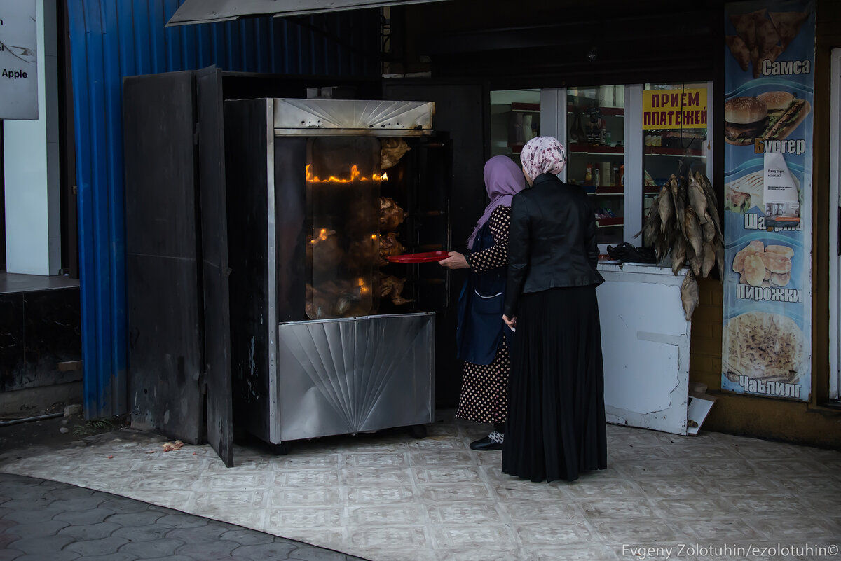 У Соборной мечети прошел пикет против женского обрезания