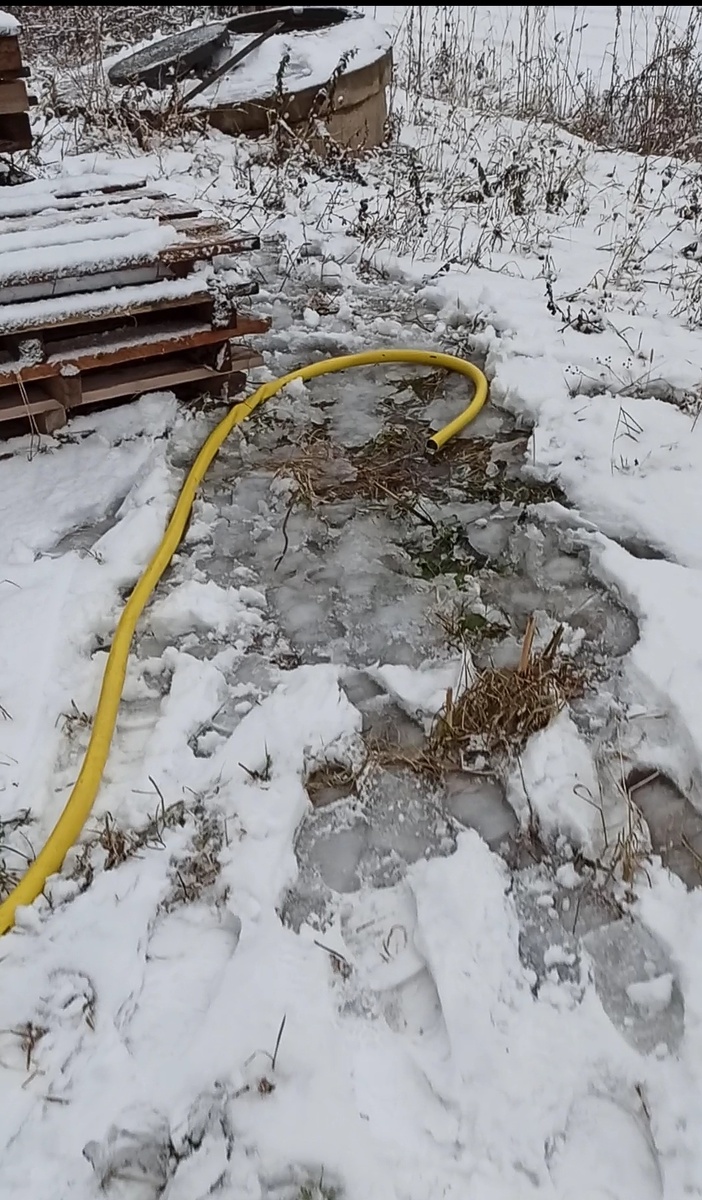 Откачивается вода на улицу