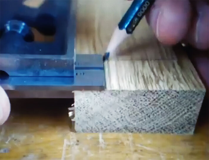 Шиповое соединение Ласточкин хвост показан с помощью деревянных деалей