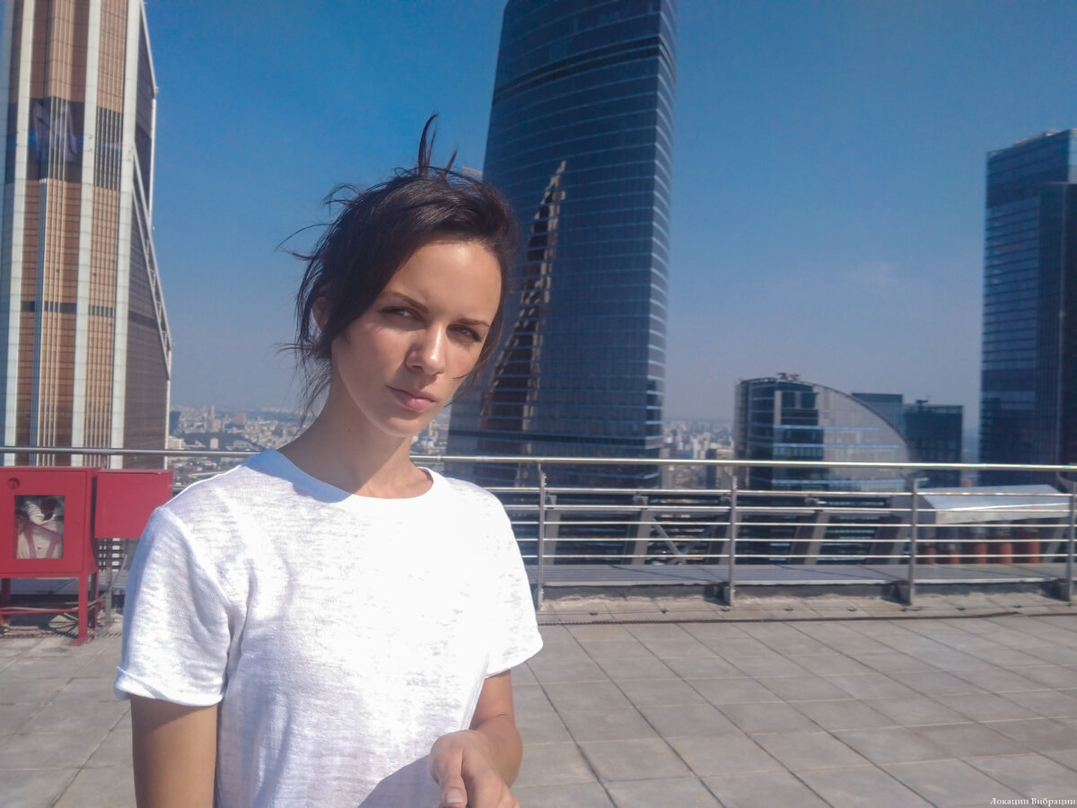 Щурюсь изо всех сил на солнечной крыше Империи