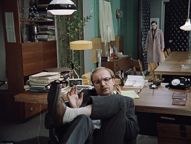 Кадр из к/ф Э. Рязанова "Служебный роман"