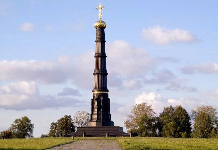 Мемориал в честь победы в Куликовской битве воздвигнут на Кроснам холме в Тульской области