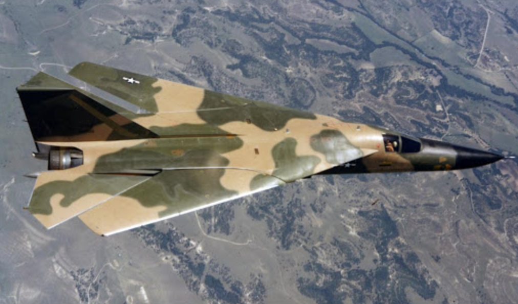 Бомбардировщик F-111 Aardvark