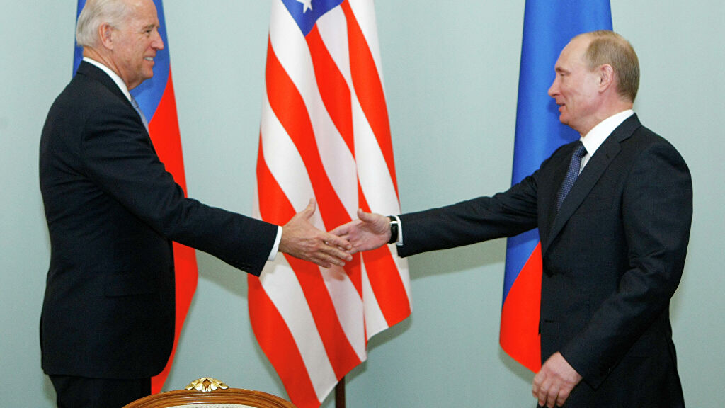 Такое чувство, что руки не встретятся. 