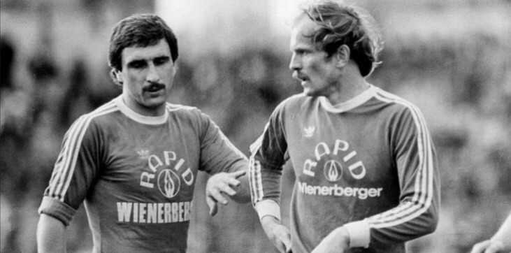 Анатолий Зинченко (справа) в составе "Рапида". 