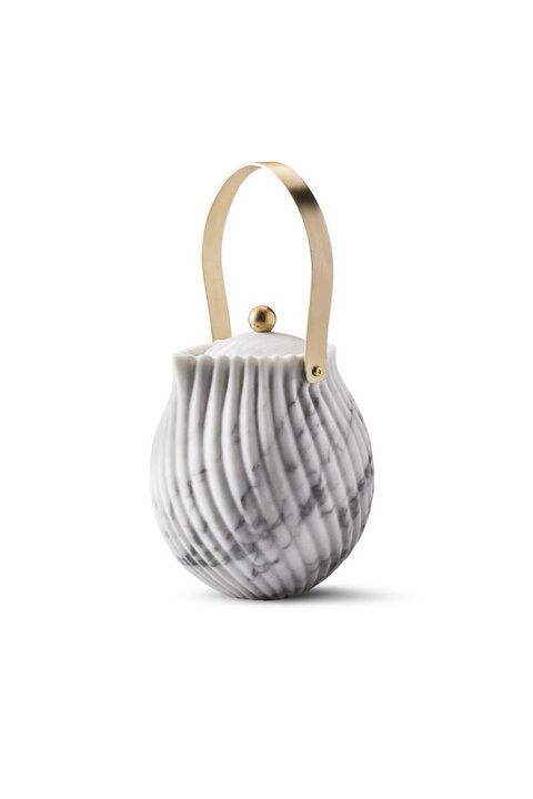 Мраморный чайник — это ли не эстетский приём? Фото: пресс-служба