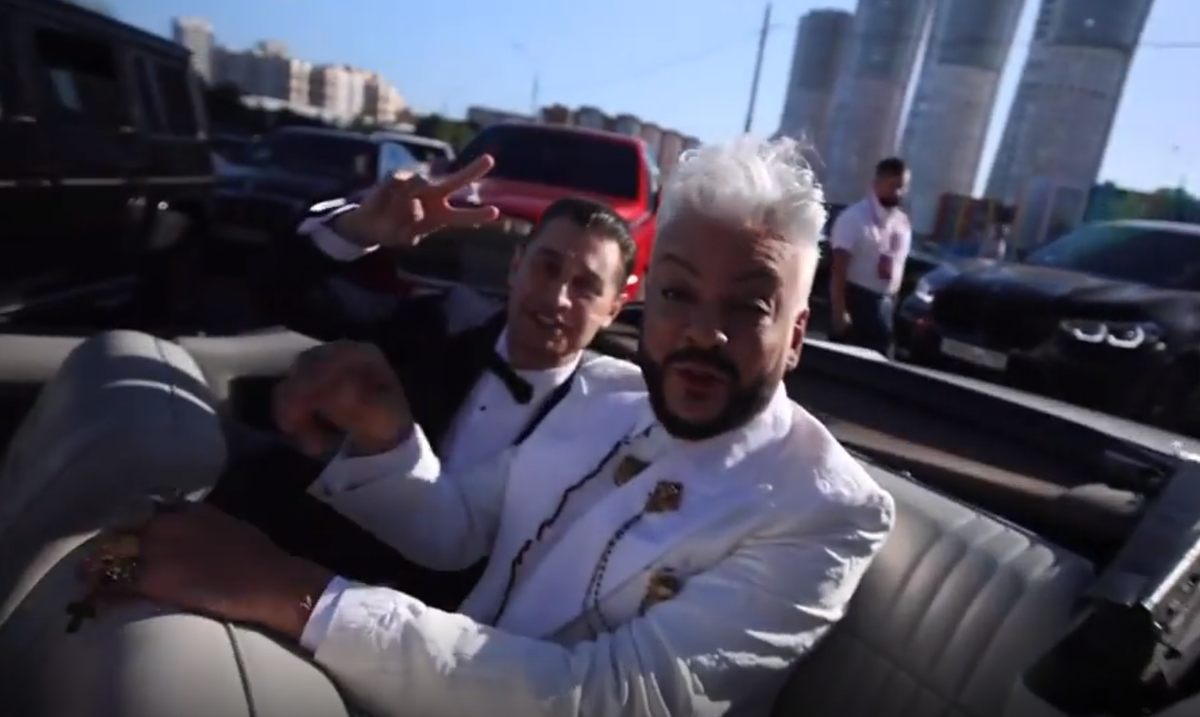 Филипп и Дава появились на премии на авто, украшенном цветами