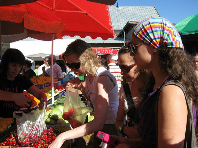 Всё, что нужно для счастья в Гагаузии! На рынке Чадыр-Лунги. Фото автора и компании