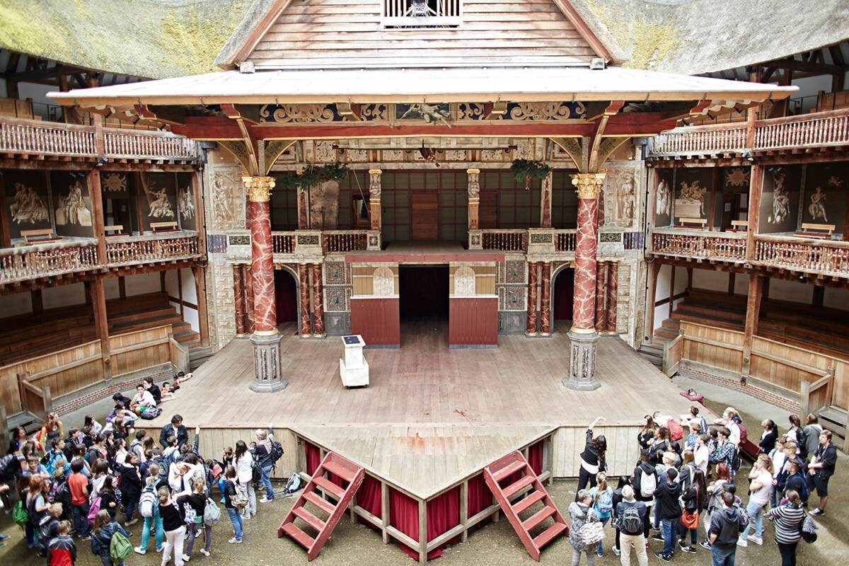 First theatre. Шекспировский театр Глобус в Лондоне. Театр Шекспира в Лондоне. Театр Глобус Шекспира. Театр Глобус Шекспира 1599.