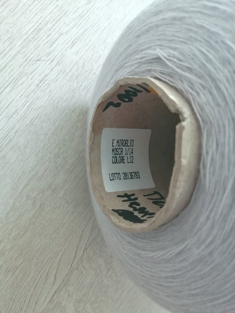 E.Miroglio Mosca 1400м/100г (50% меринос, 50% акрил)