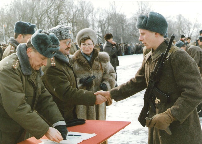 Срочная служба в ссср. Сверхсрочная служба советских войск. Сверхсрочники в Советской армии. Служба в армии в пенсию. Сверхсрочной военной службе.