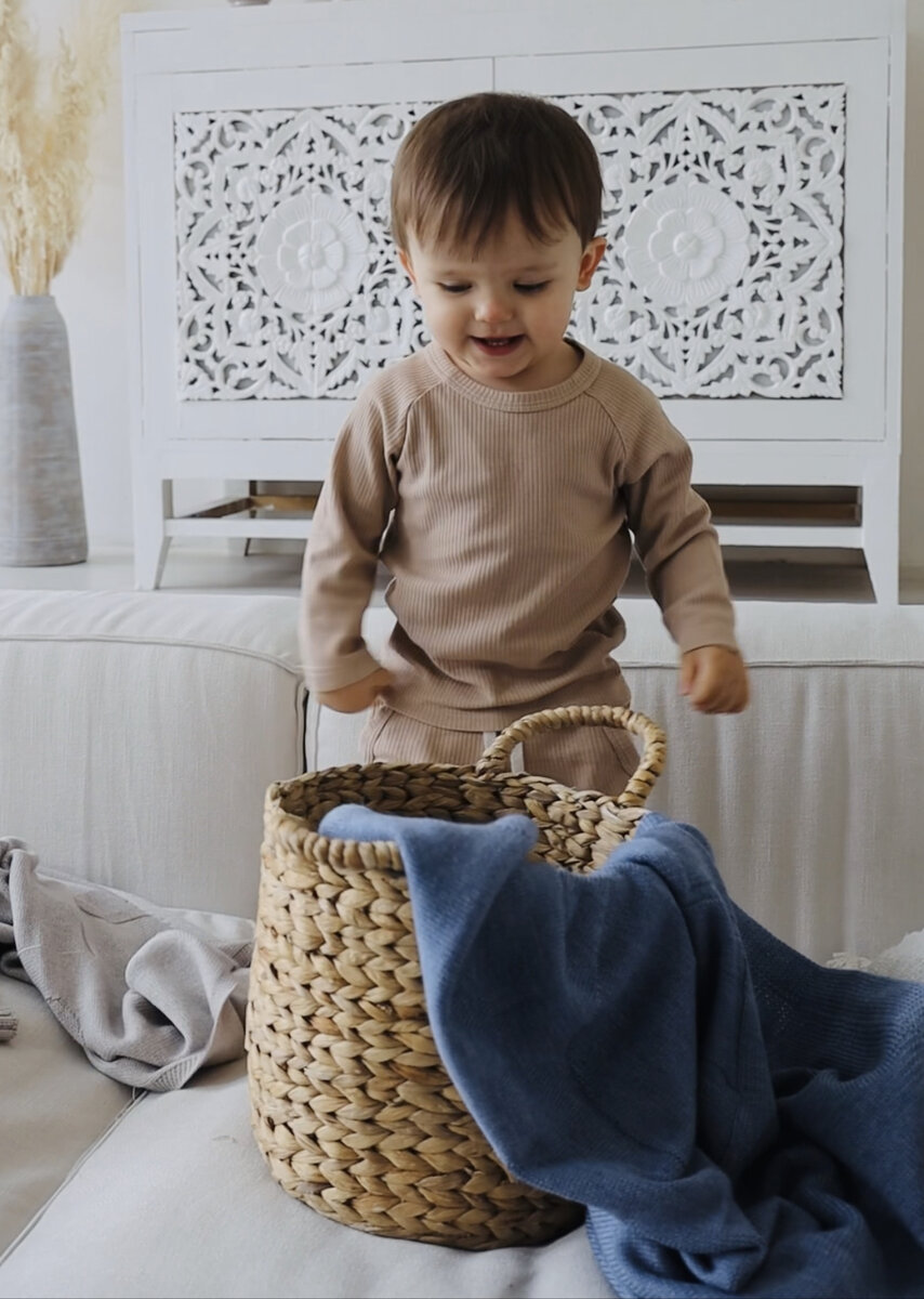 Мы часто задумываемся что подарить и близким на рождение ребёнка или его годовщину? нам важно чтобы наш подарок запомнился, а ещё важнее, чтобы им пользовались и вспоминали вас в этот момент.  так устроена человеческая психология- нам важно иметь связь с теми кого мы любим