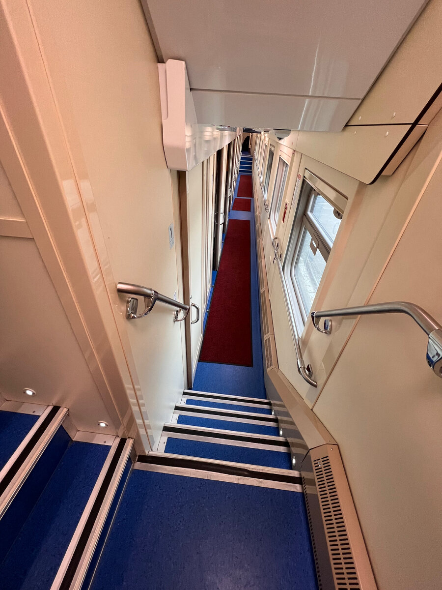 А сам состав очень чистый.  Новый. Все очень прилично. 