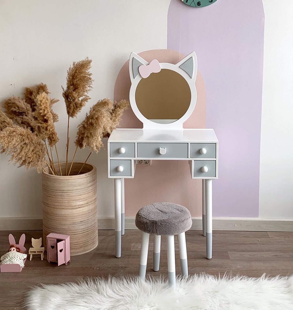 Овсянки, Туалетный столик Кошка с пуфиком 