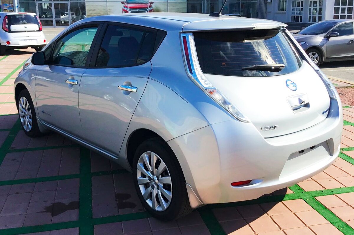 Хит продаж у нас – естественно Nissan Leaf с пробегом – автомобиль, приятный во всех отношениях. Фото "Autotime Сибирь"
